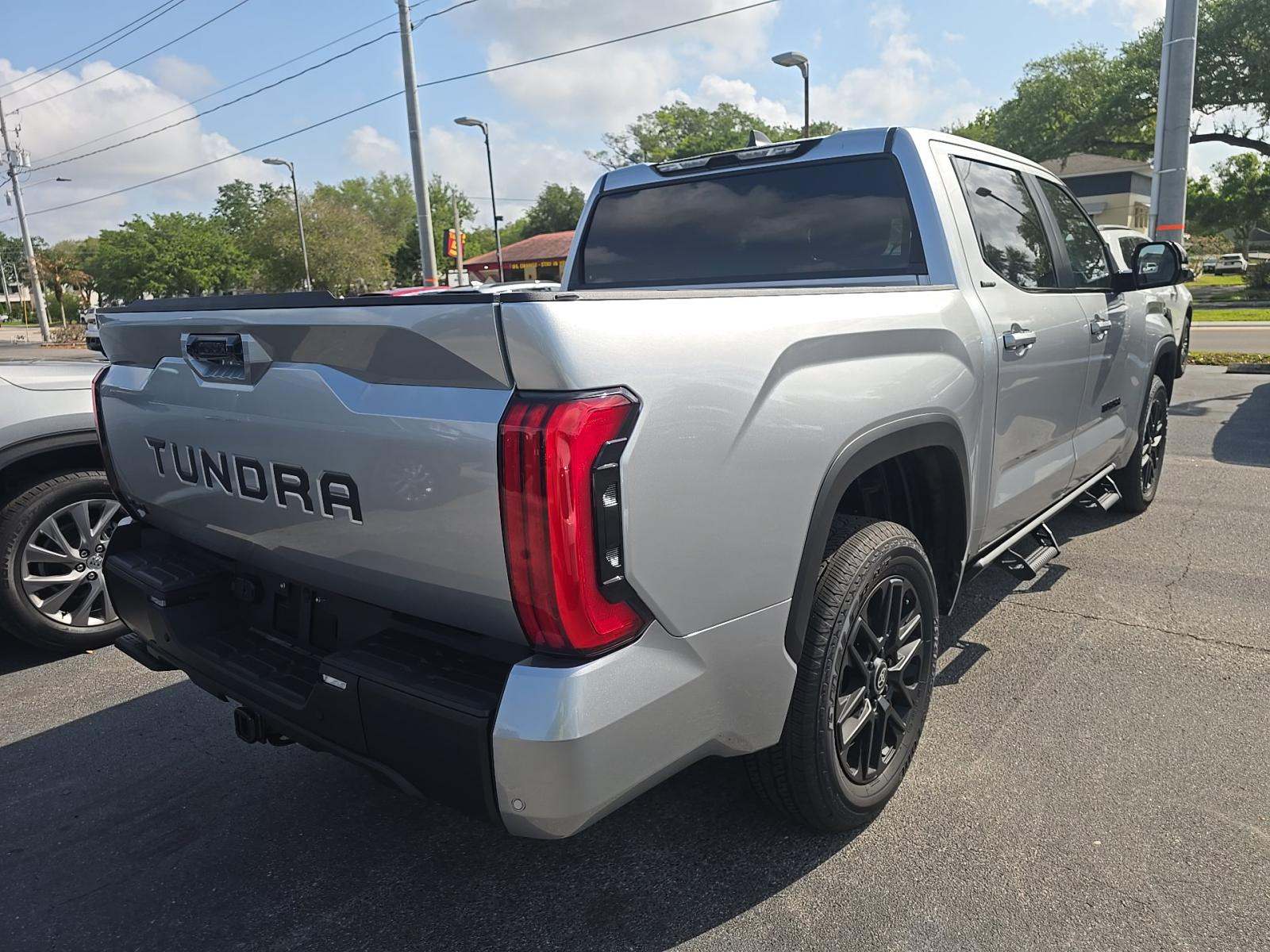 Фото 2026 Toyota Tundra Limited Crew Cab Short Bed