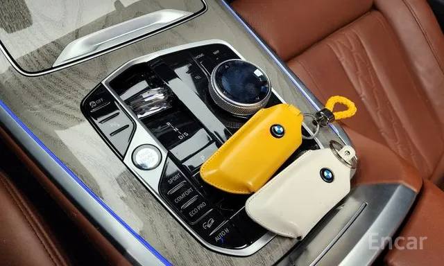 Фото BMW X7 xDrive40i Pure Excellence 6-seater