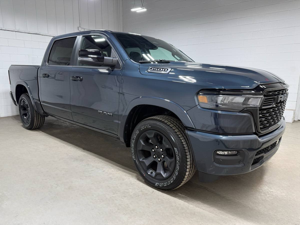 Фото 2026 Ram 1500 Big Horn Crew Cab Short Bed