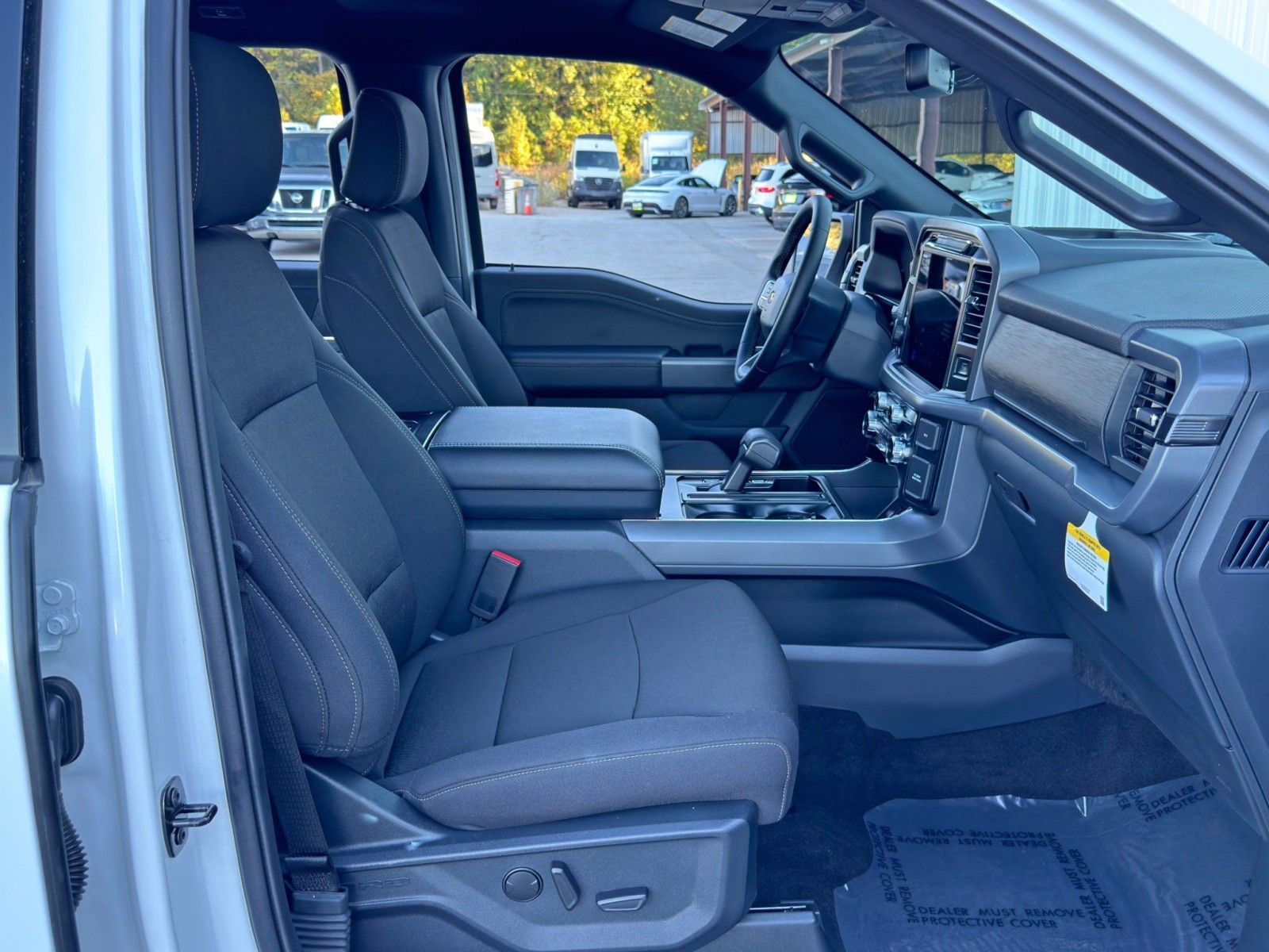 Фото 2025 Ford F-150 XLT Crew Cab Short Bed