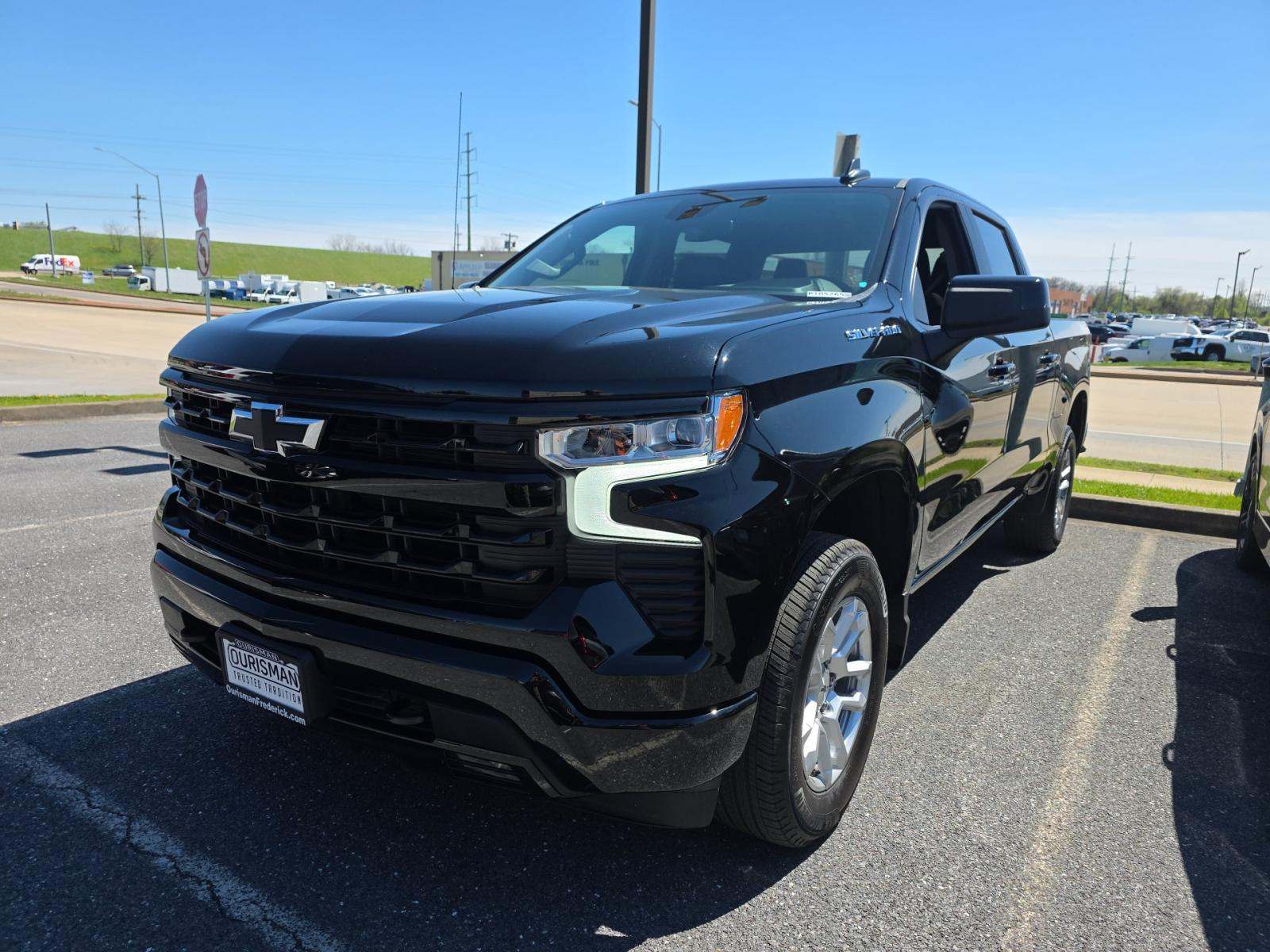 Фото 2026 Chevrolet Silverado 1500 RST Crew Cab Short Bed 1SP