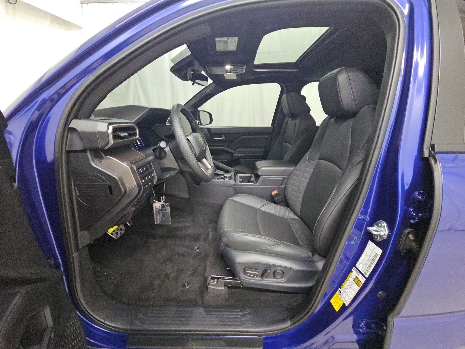 Фото 2025 Toyota Tacoma TRD Sport Crew Cab Medium Bed