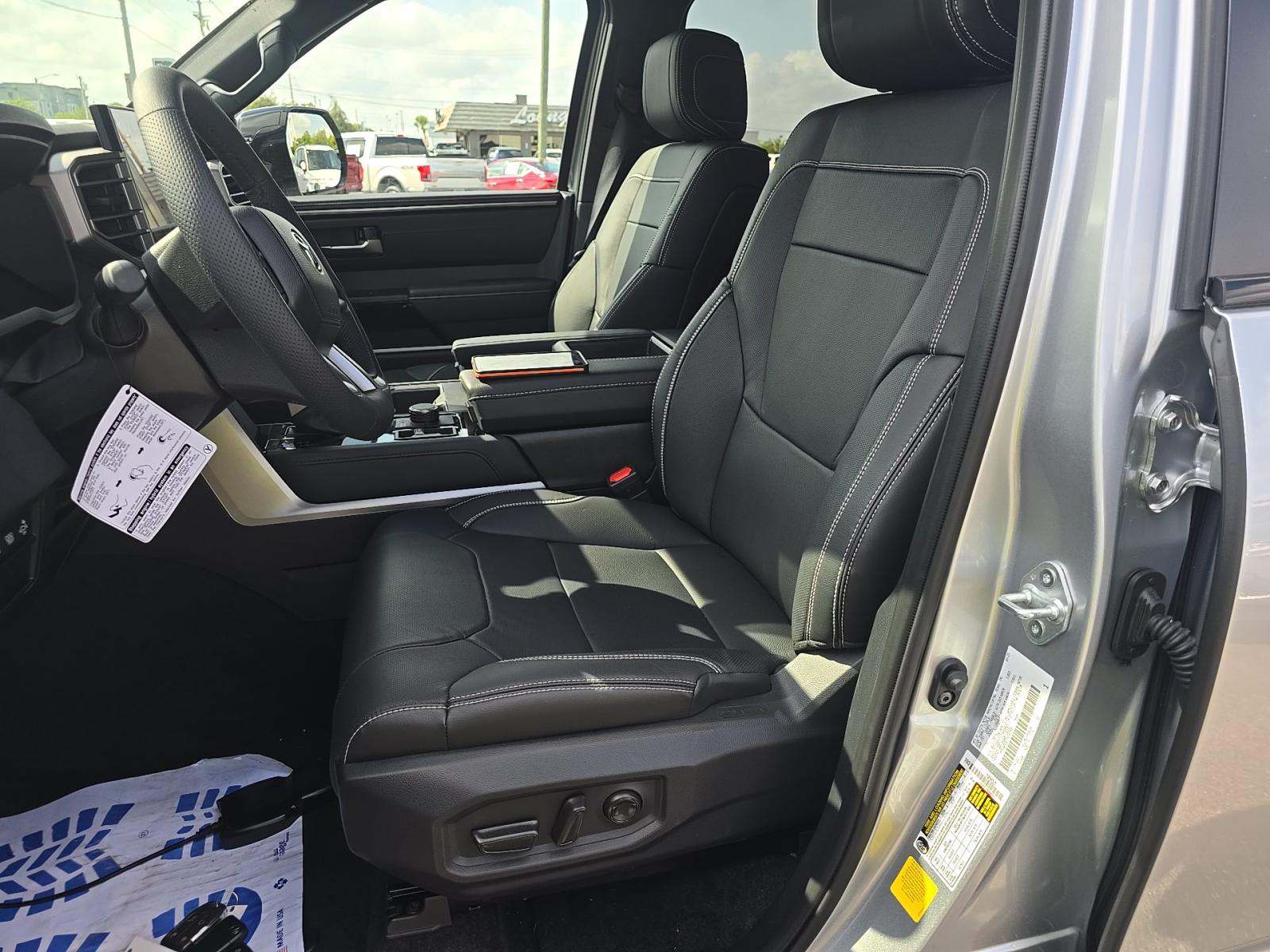 Фото 2026 Toyota Tundra Limited Crew Cab Short Bed