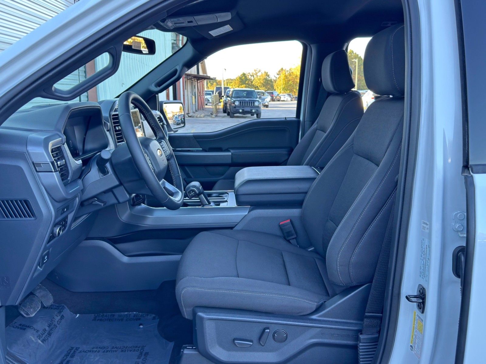 Фото 2025 Ford F-150 XLT Crew Cab Short Bed