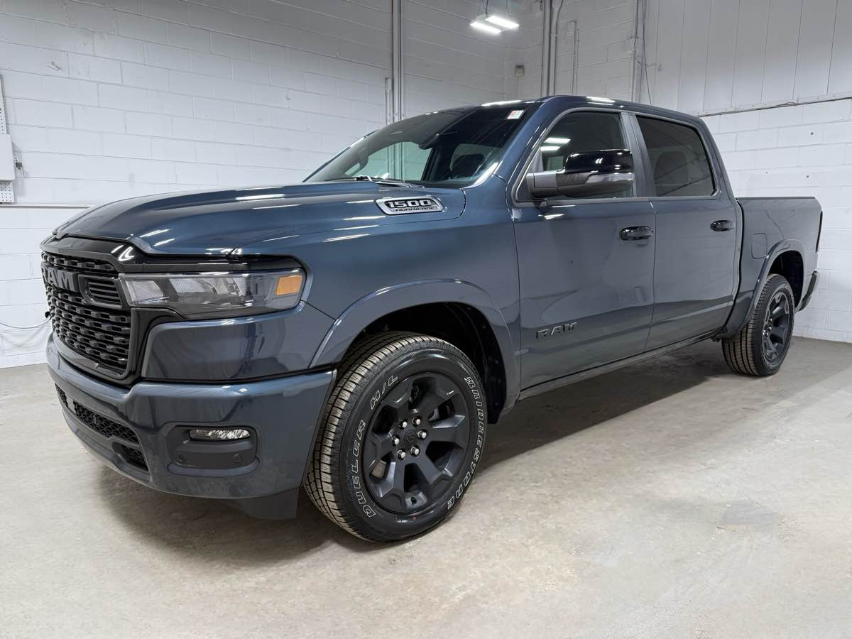 Фото 2026 Ram 1500 Big Horn Crew Cab Short Bed