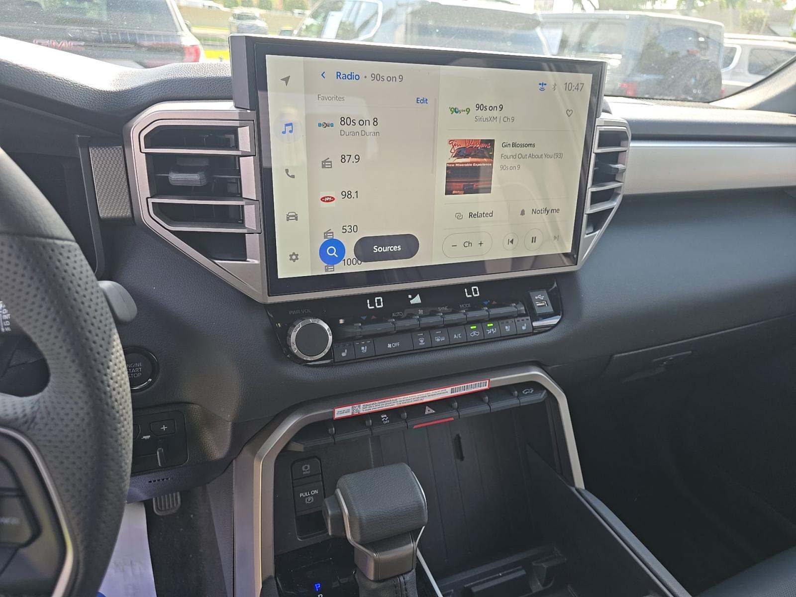 Фото 2026 Toyota Tundra Limited Crew Cab Short Bed